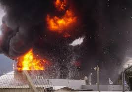 اندلاع حرائق بميناء الأحمدي في الكويت بعد استهدافه بطائرات مسيرة – أخبار الشرق