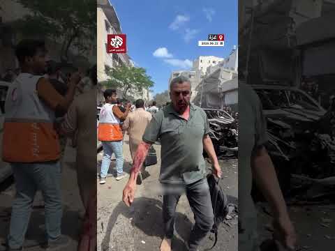 شاهد لحظة استهداف غارة إسرائيلية مركبة أمام مول الرحاب غرب مدينة غزة