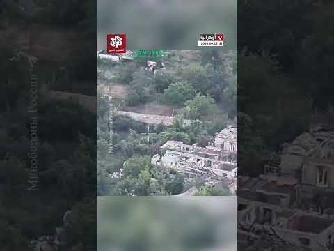 شاهد.. جنود روس يرفعون العلم الروسي في مدينة كونستانتينوفكا الاستراتيجية بدونيتسك