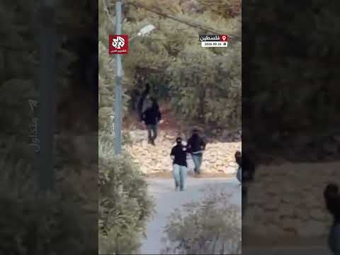 شبان فلسطينيون يتصدون لهجوم شنه مستوطنون على قرية برقا شرق رام الله